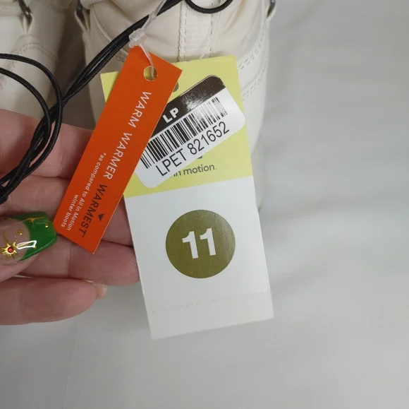 Women’s A New Day Winter Snow Boots Cream White Warm Lined Size 11 New With Tags - Picture 5 of 9